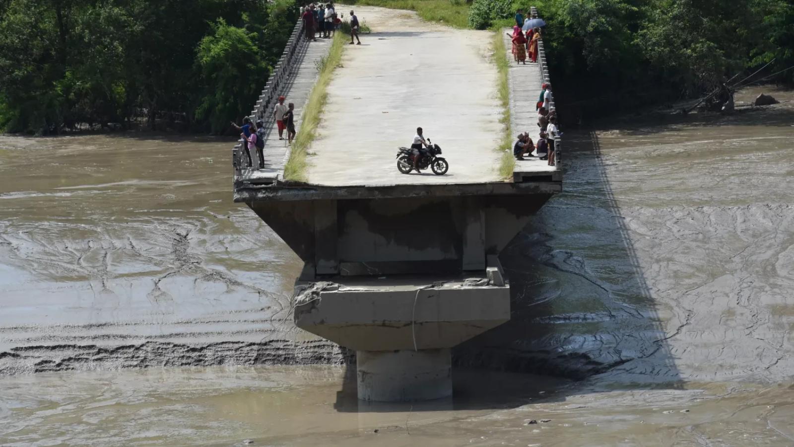 Aantal vermisten Nepal opgelopen tot 1500, complete ravage in rampgebied