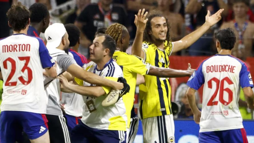 Totale chaos na Lyon-Fenerbahçe; speler Guendouzi aangevallen bij spelerstunnel