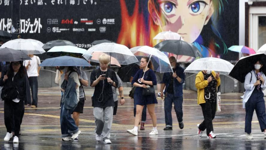 Zware orkaan Dujuan nadert oostkust Japan, evacuaties op plaatsen rond Tokio