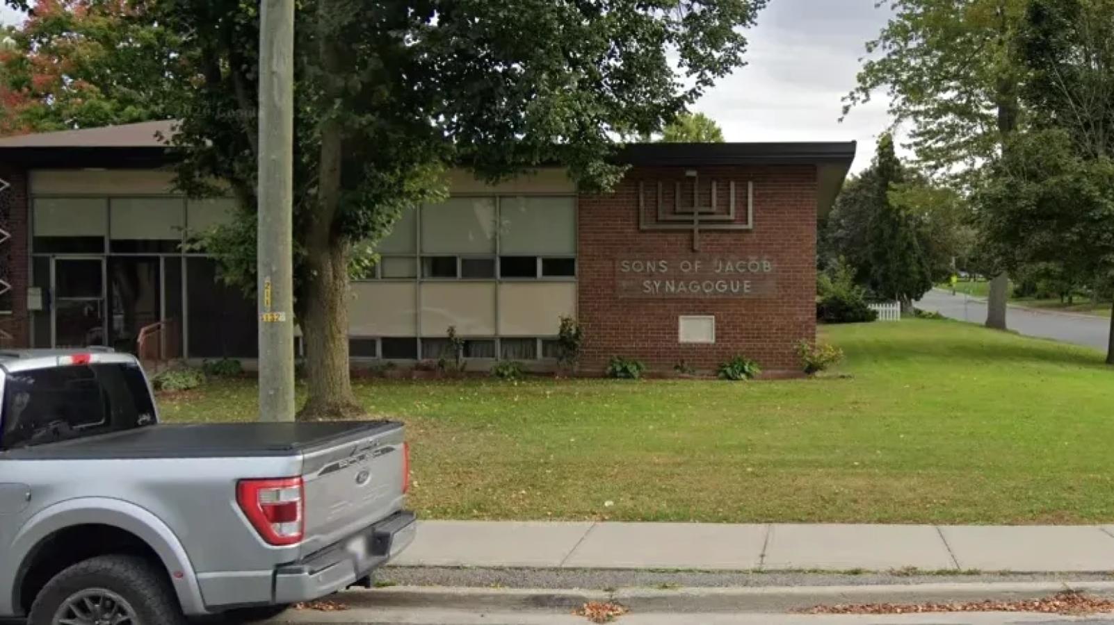 Politieagent en schutter gewond bij aanval op synagoge in Canada 