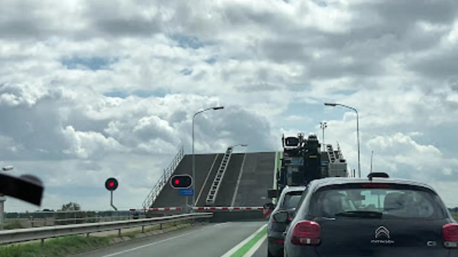 Bruggen over Eemskanaal morgen gestremd door staking bij Rijkswaterstaat