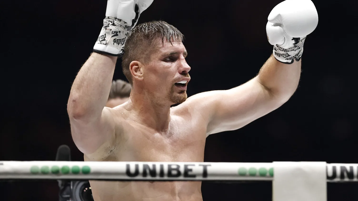 Verhoeven krijgt kans op wereldtitel boksen tegen Oekraïner Oesyk