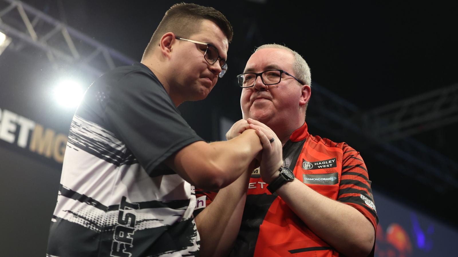 Van Veen verliest opnieuw Premier League-finale, Van Gerwen snel eruit in Belfast