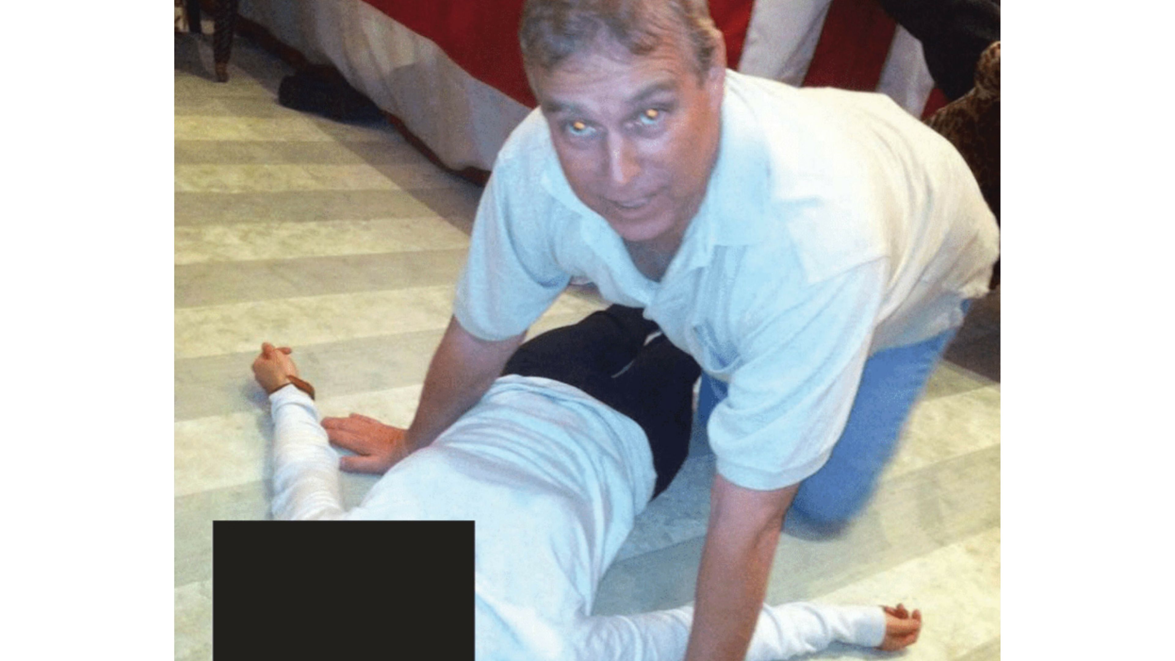 Ook weer foto's van oud-prins Andrew opgedoken in nieuwe Epstein-documenten