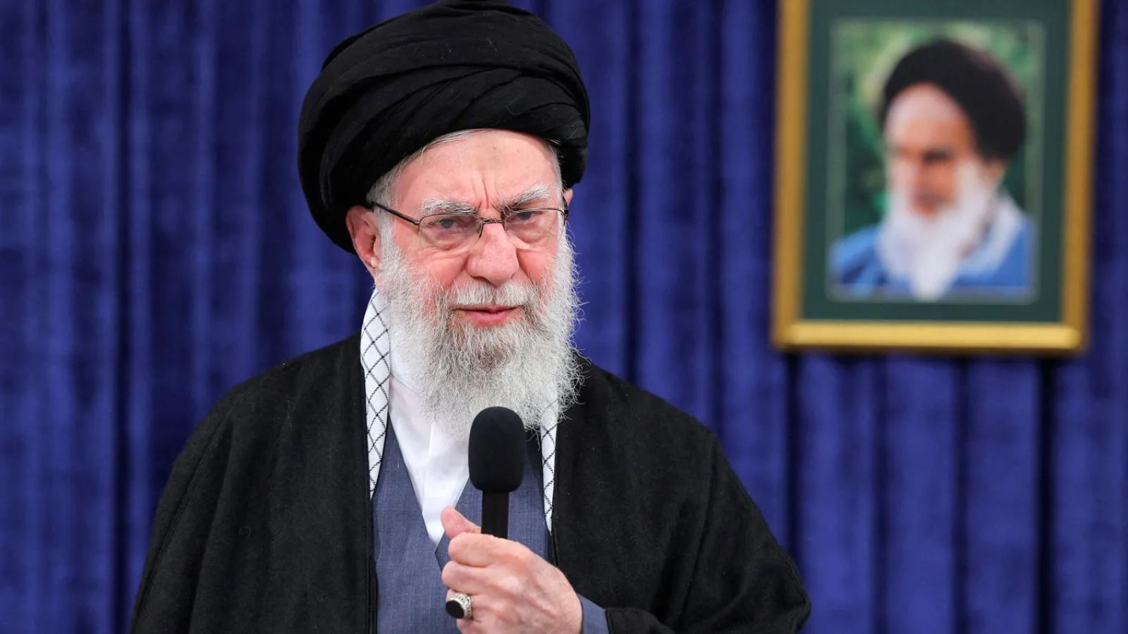 Iraanse opperleider Ali Khamenei gedood bij Amerikaans-Israëlische aanval; veertig dagen nationale rouw afgekondigd