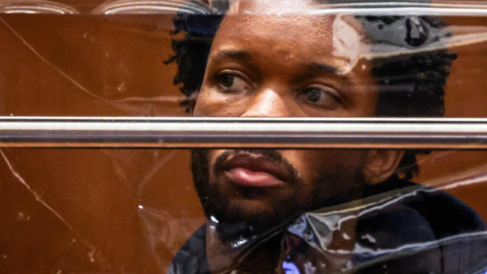 Zanger D4vd zegt onschuldig te zijn in zaak rond dood meisje in kofferbak