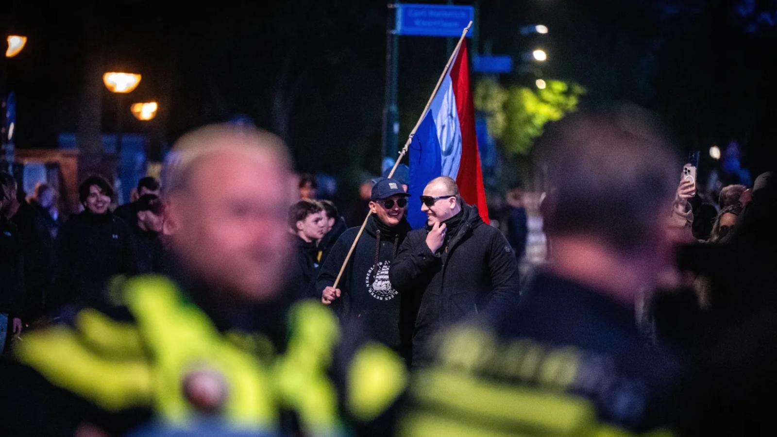 Minister Van Weel: relschoppers Loosdrecht 'tuig'