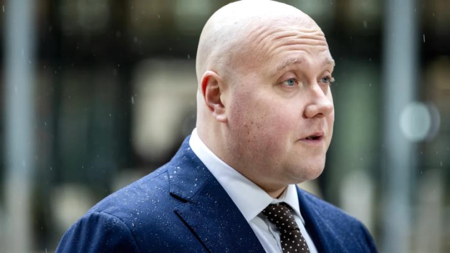 Bezuiniging op bijstand van tafel, kabinet snijdt nu in kindgebonden budget