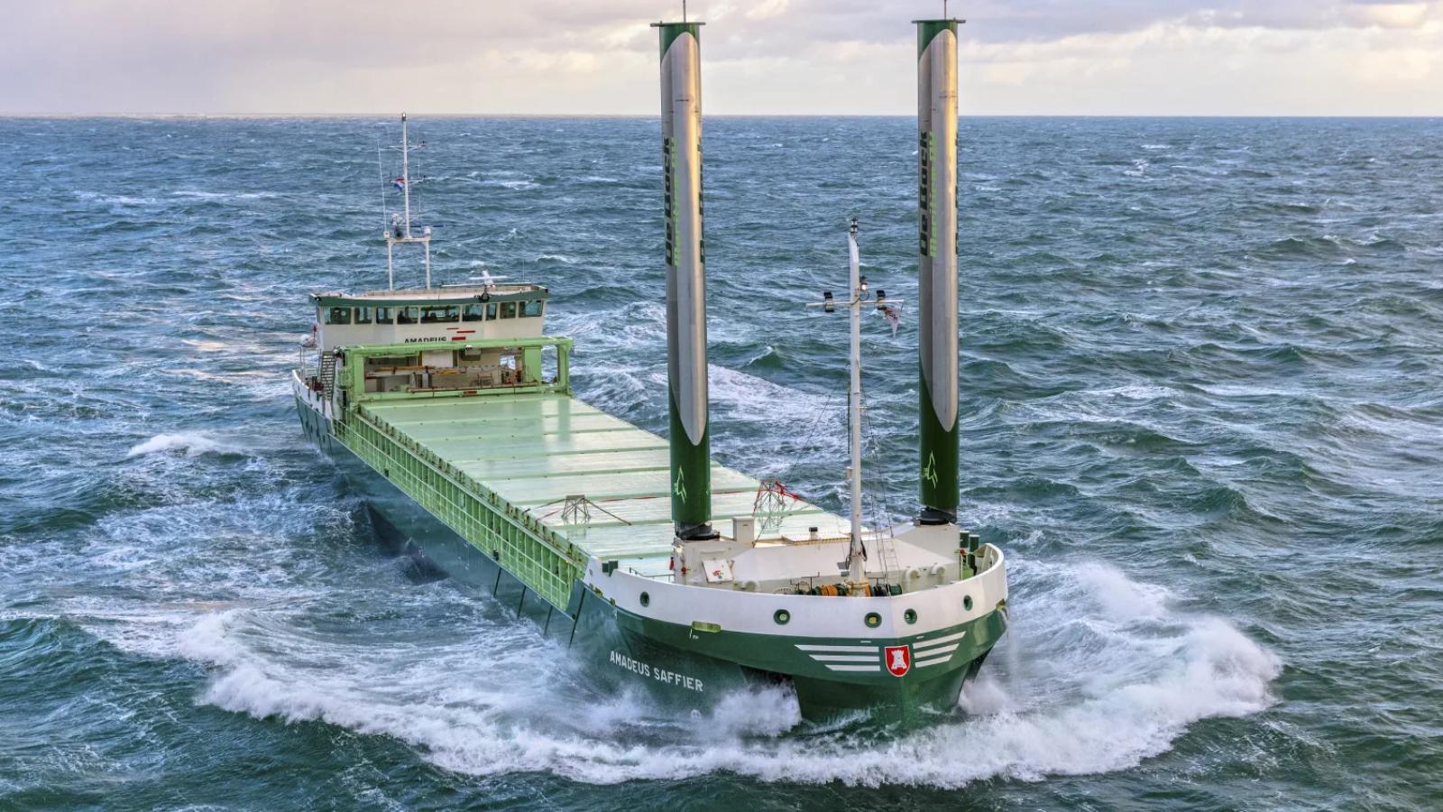 Wind in opkomst: zo'n honderd grote vrachtschepen gebruiken windkracht