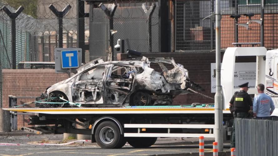 Man vast in onderzoek bomaanslag Noord-Ierland, New IRA eist terreurdaad op