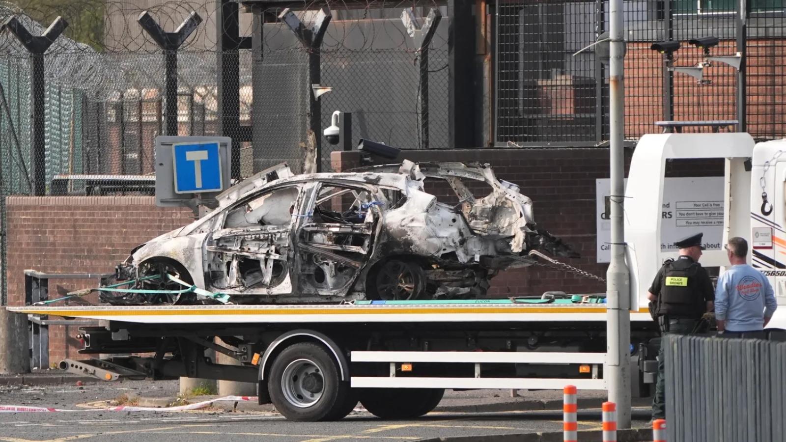 Man vast in onderzoek bomaanslag Noord-Ierland, New IRA eist terreurdaad op