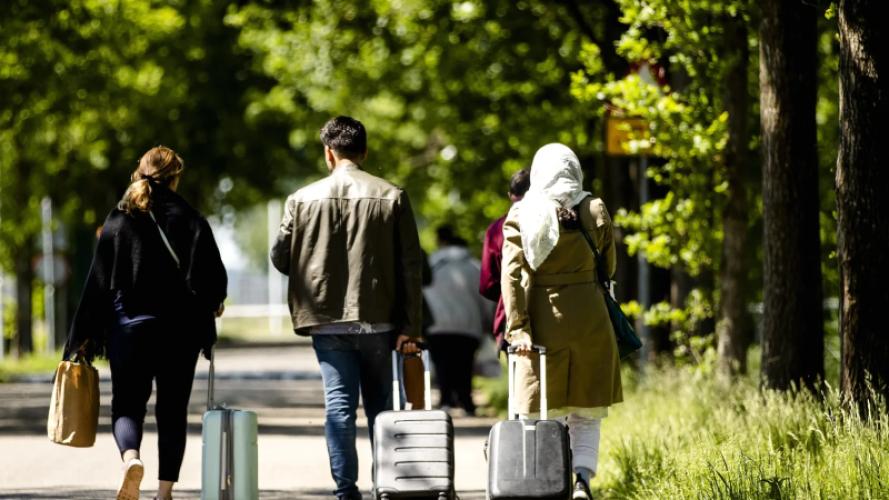 Tweede Kamer wil dat IND weer telefoons van asielzoekers gaat uitlezen