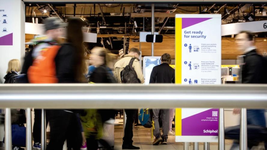Tweede Kamer: posters op Schiphol niet genoeg tegen verminking meisjes