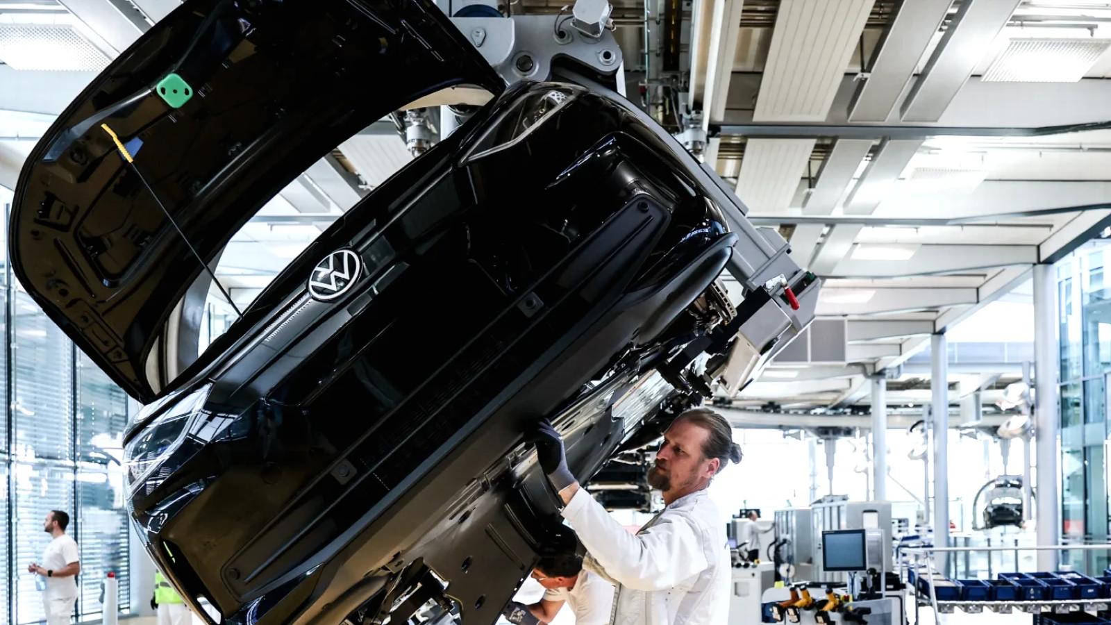 'Volkswagen wil nog eens tienduizenden banen schrappen'
