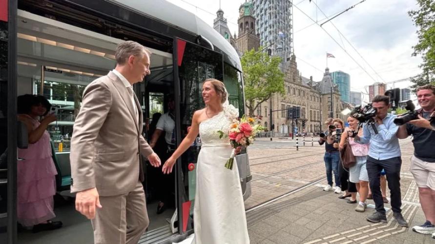 Stralende burgemeester Schouten geeft ja-woord in Rotterdam