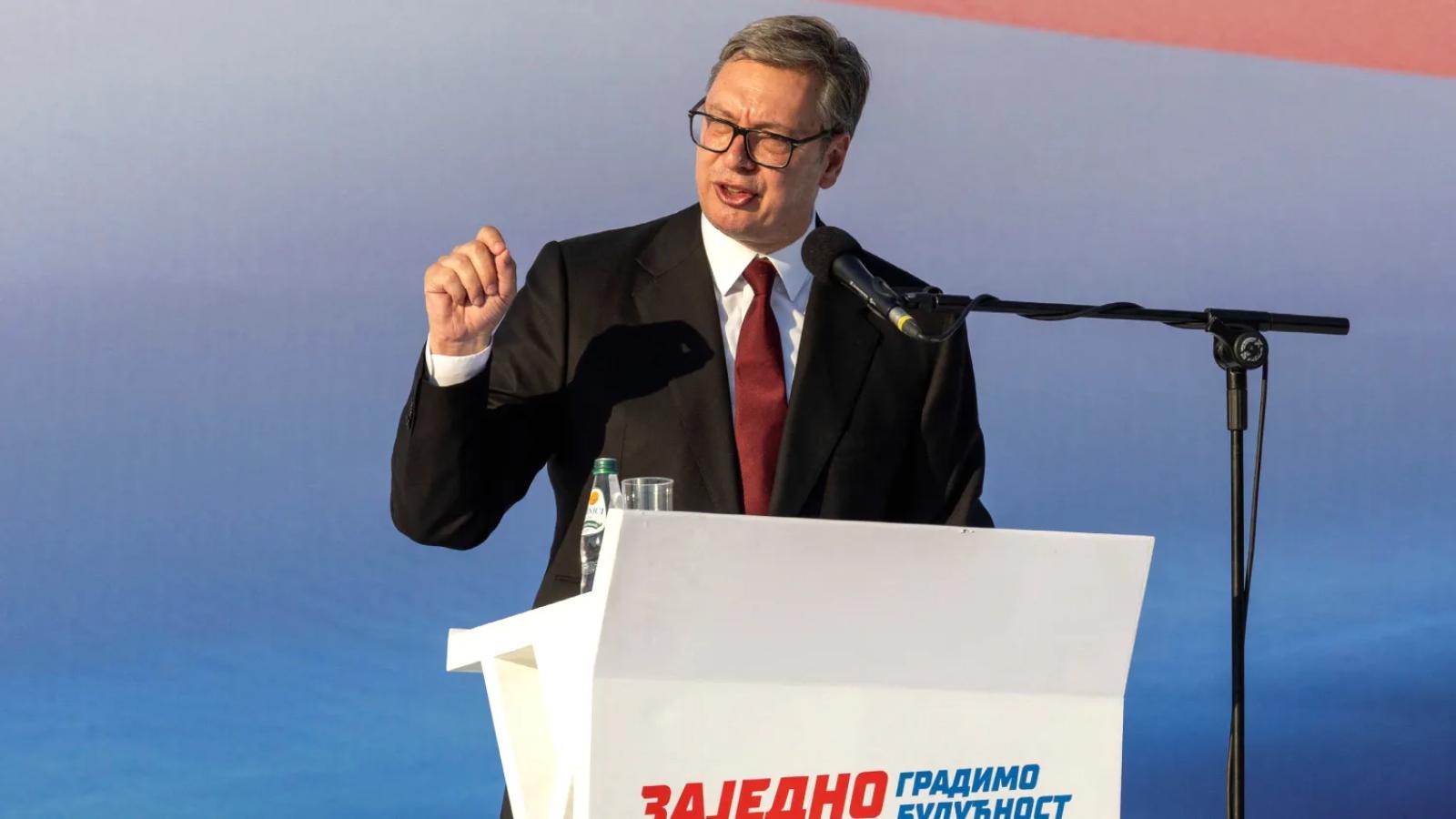 Servische president Vucic treedt vroegtijdig af en kondigt vervroegde verkiezingen aan