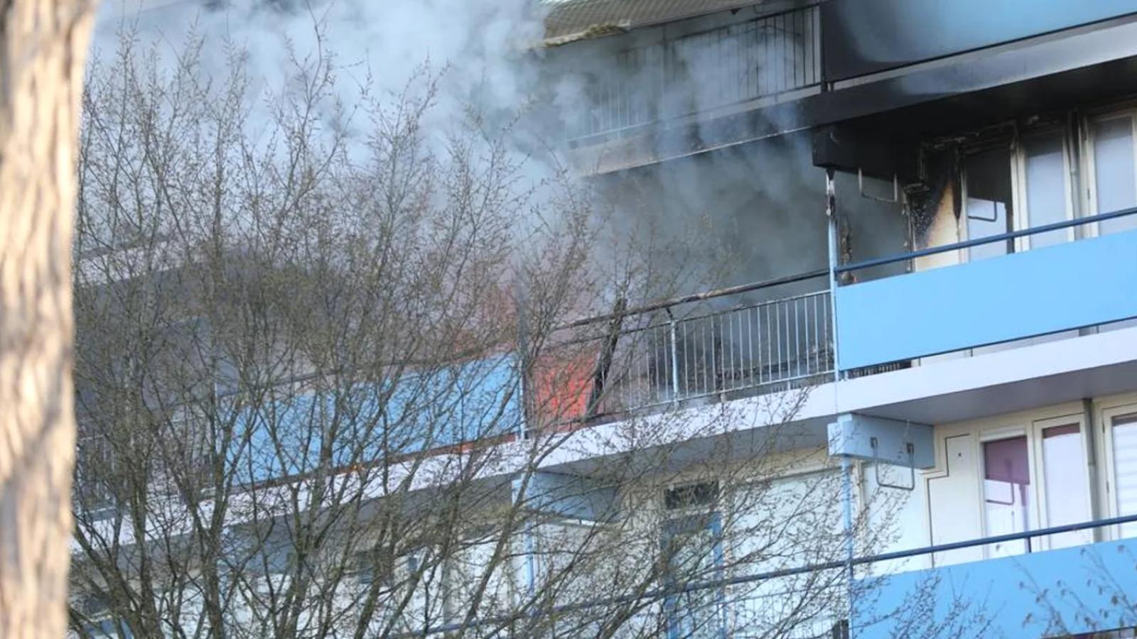 Grote brand in flat Bergen op Zoom, gebouw wordt ontruimd