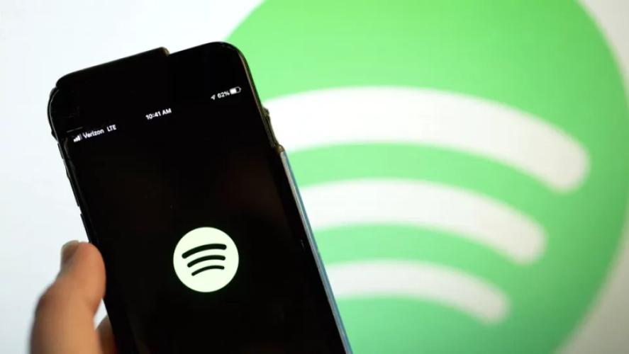 Spotify geeft AI-artiesten label en weert hen uit aanbevelingen